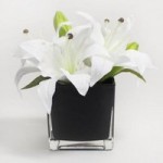 5A Fifth Avenue Lilies in Black Vase White
