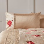 Juliet Red Housewife Pillowcase Red / Brown