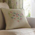 Wisley Cushion Cream / Pale Green